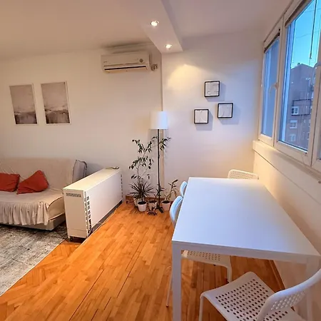 Apartment Light & Cozy Flat Banovo Brdo