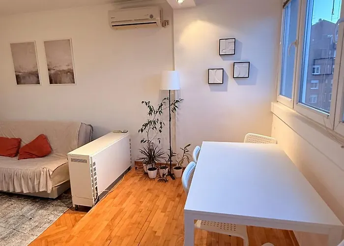 Apartment Light & Cozy Flat Banovo Brdo